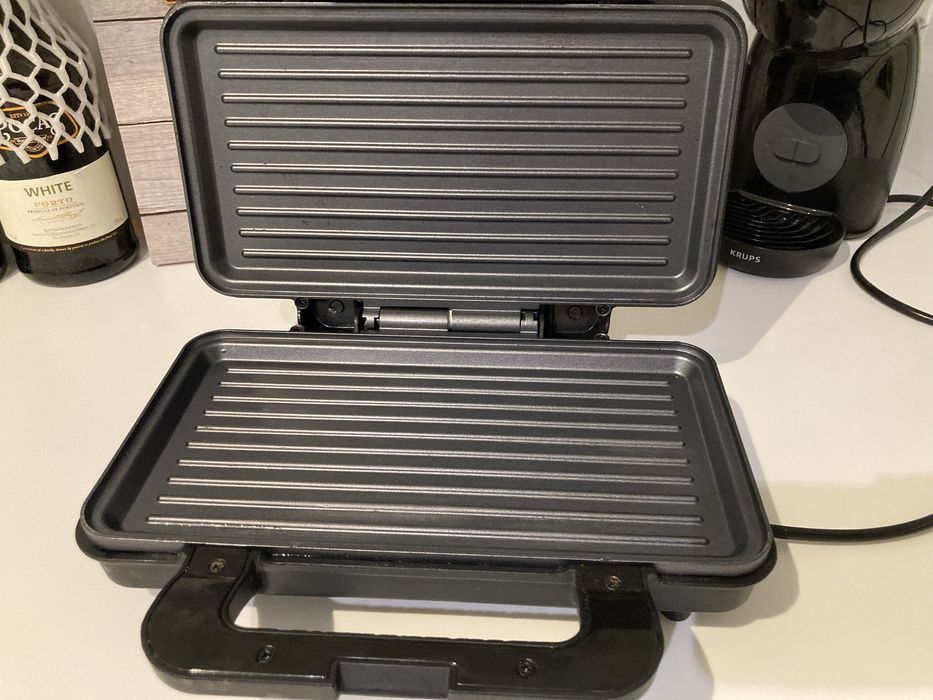 Sanduicheira FLAMA Grill (900 W)