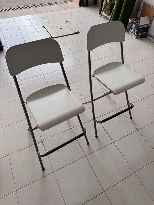 Duas Cadeiras altas dobráveis