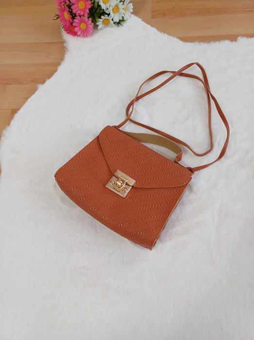 NOWA brązowa torebka na długim pasku na ramię na lato