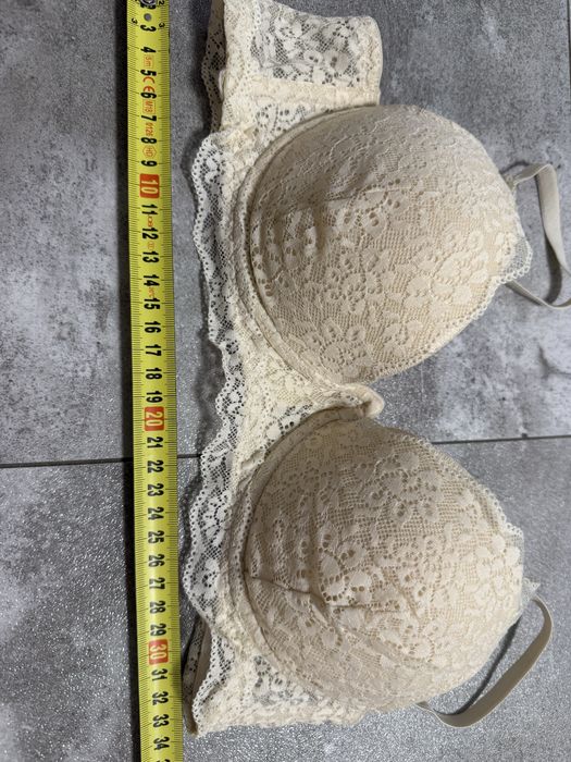 Kremowy koronkowy biustonosz Tenezis 85C push up nowy bez metki