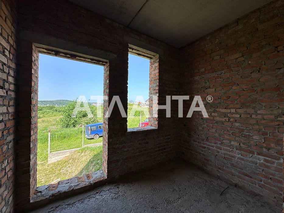 Прода окремостоячого будинку у с. Малехів на пагорбі