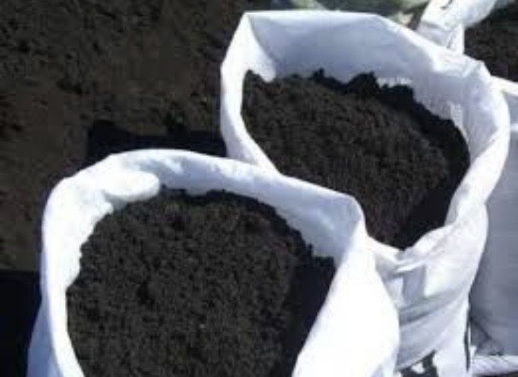 Песок и щебень . Доставка по городу и области