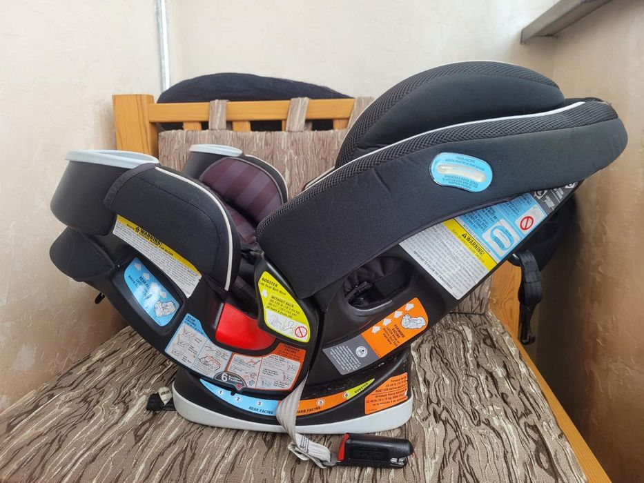 Продам автокрісло Graco 4Ever All-in-1