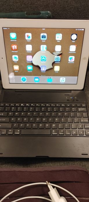 Tablet Apple iPad 4 Retina 16Gb Wifi Cellular A1460 + bluetooth keys