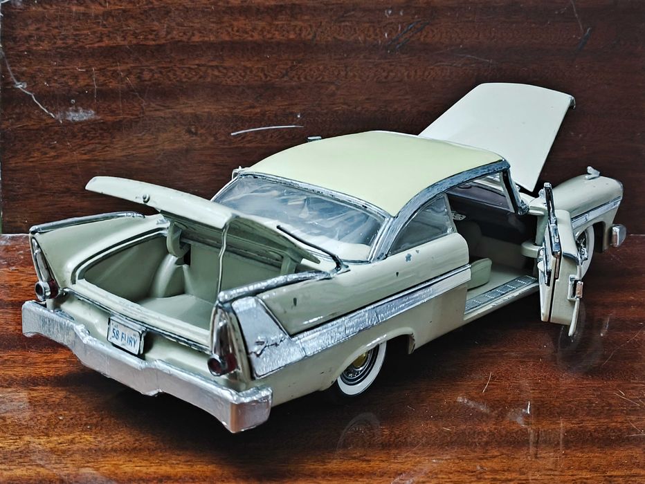 Модель Plymouth Fury 1958 1/18 Motormax