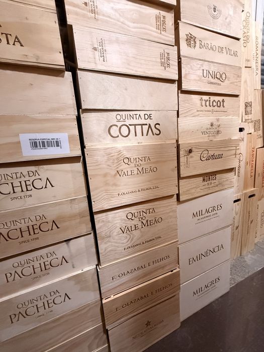 Caixas de vinho em madeira
