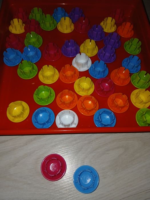 Guzikowy trening małej rączki zabawka edukacyjna dla dziecka 2-3 lata