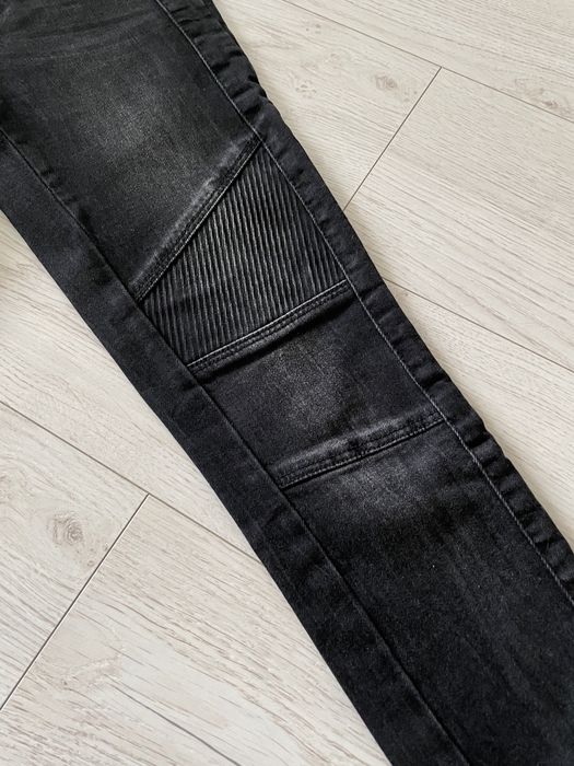 Jeansowe czarne spodnie Cropp