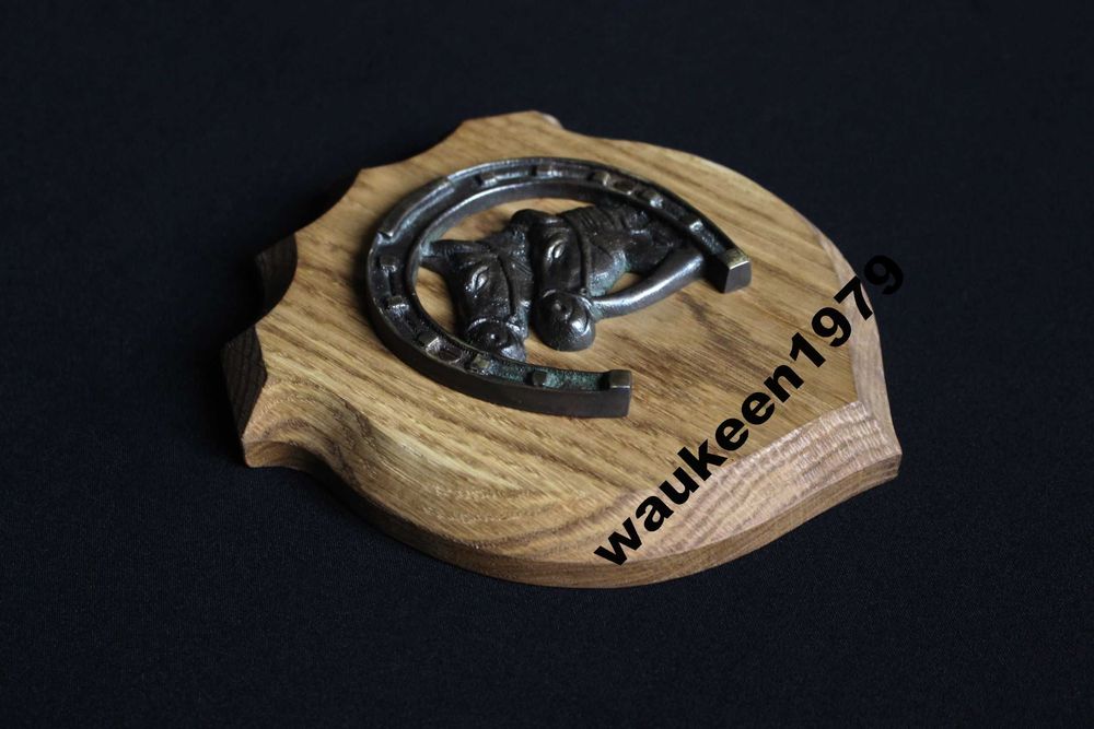 декор бронзовая подкова на дереве, Эстония 1965-й год