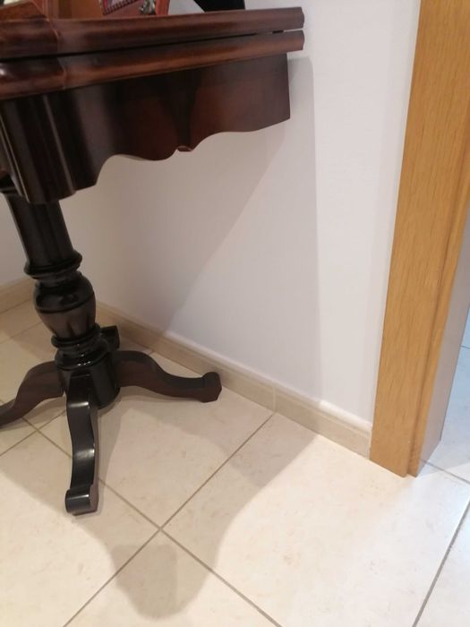 Mesa de jogo para sala