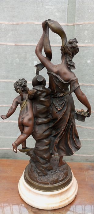 Estátua de uma deusa ( Flora )