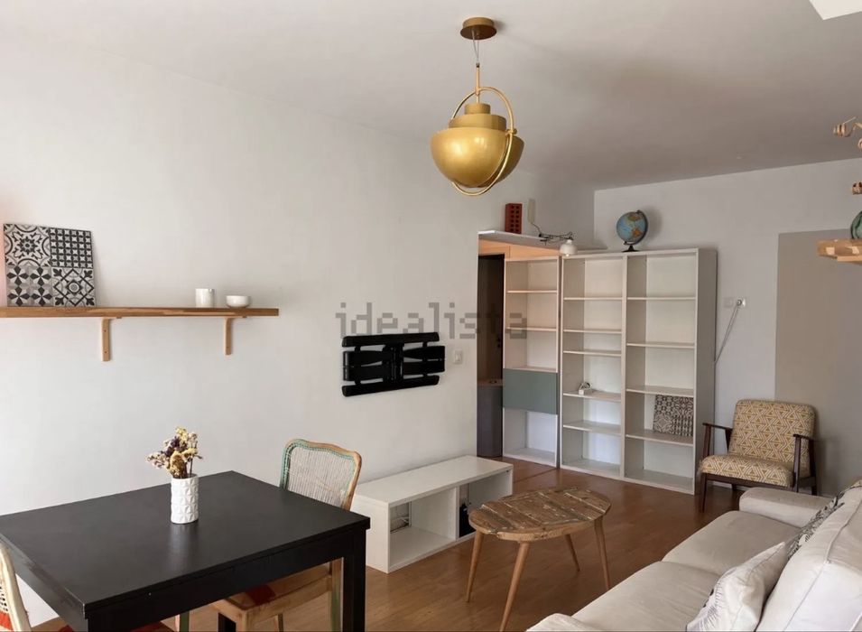 Arrenda-se apartamento T1 mobilado Avenidas Novas