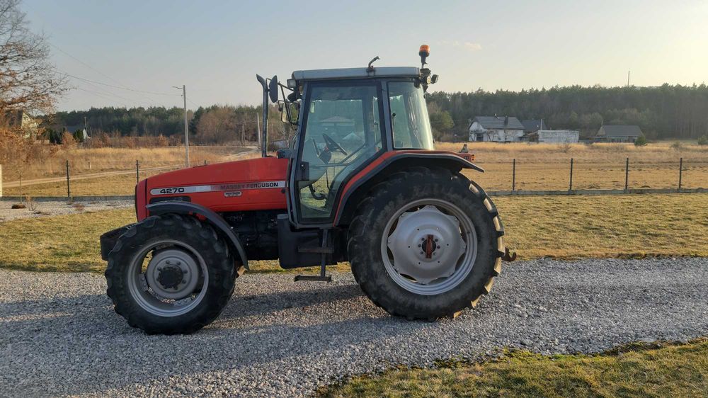 Ciągnik rolniczy Massey Ferguson 4270 ,110 km manual 4x4 , 5500 mth!!!