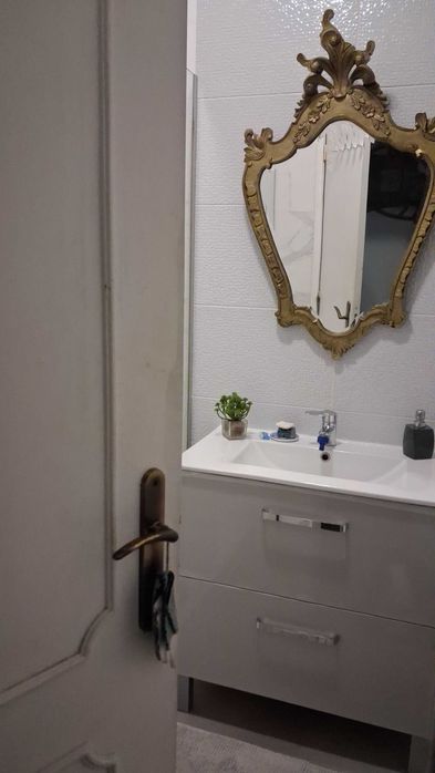 Quarto no centro de Rio Tinto com banho privativo