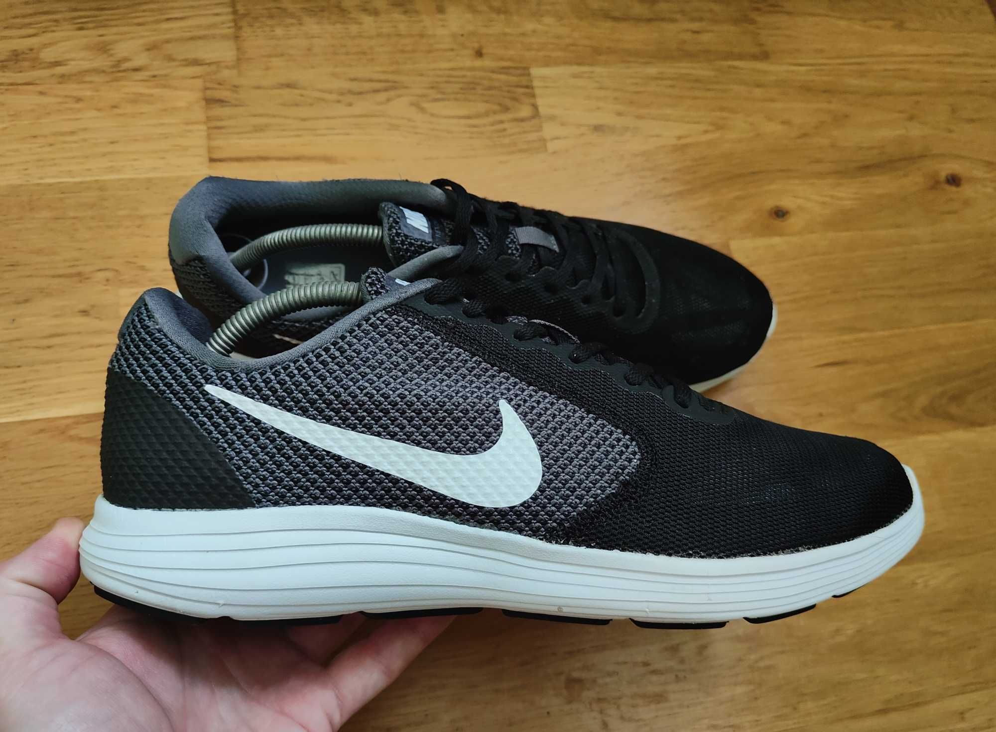 Nike 2024 3 revolution