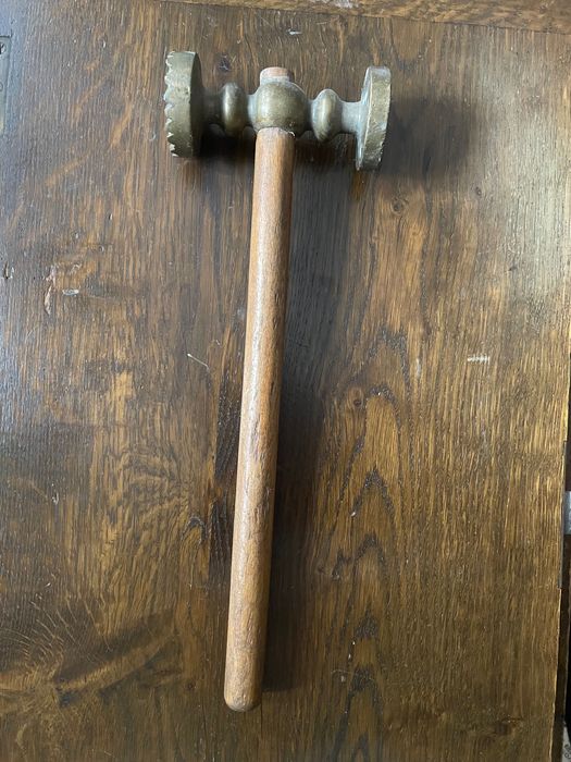 Stary mosiężny tłuczek