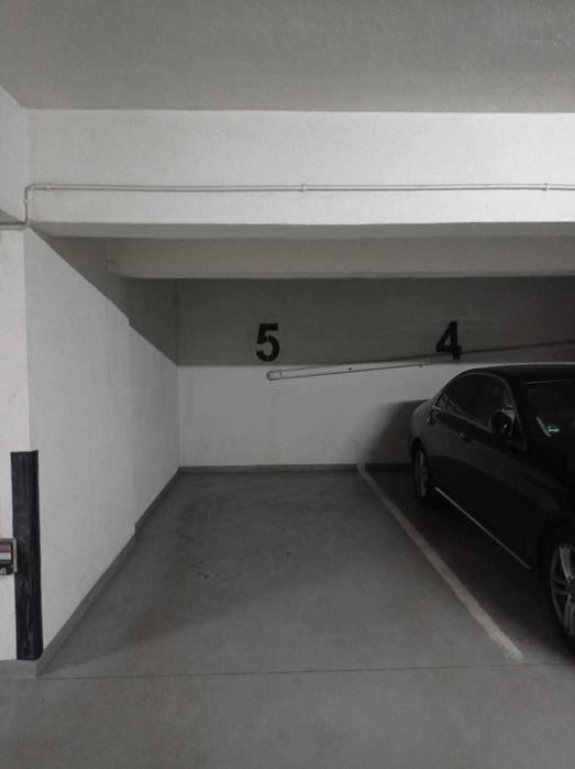 Wynajmę miejsce postojowe  Krajobrazowa 19