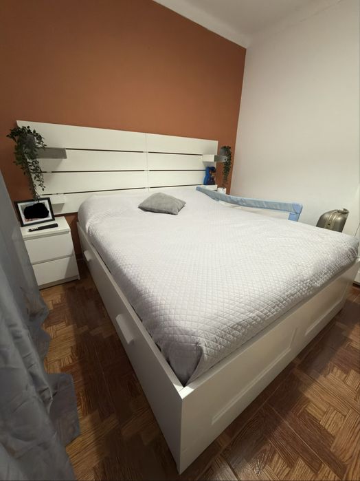Cama 160x200 + 2 mesas Cabeceira