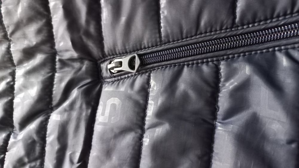 M pikowana kurtka z  kapturem/ wzór litery - unisex