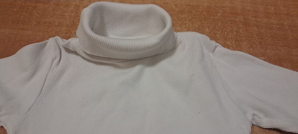 Белый гольфик на мальчика