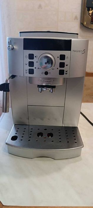 Продам кавову машину DeLonghi Magnifica S ECAM 22.110.SB