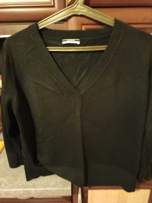 damski sweterek czarny