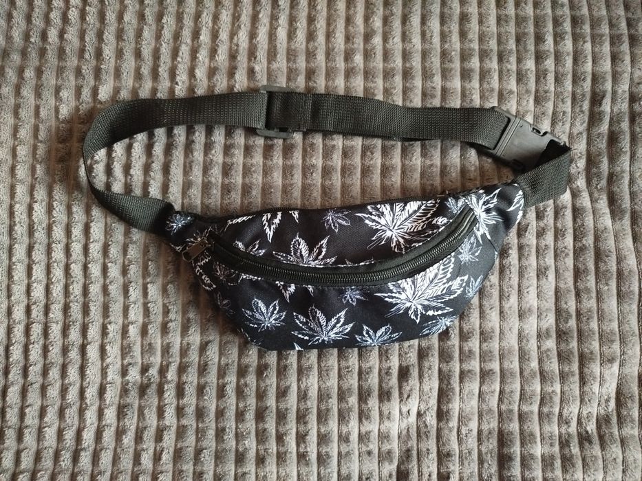 Дитяча сумка на пояс з принтом коноплі