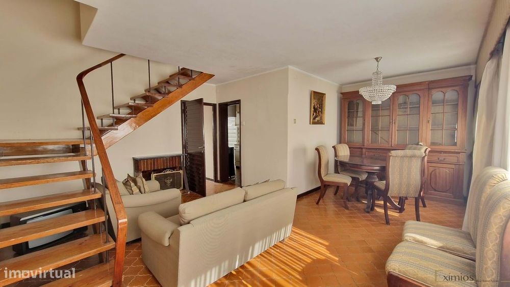 Moradia em banda V4, com garagem, na Póvoa de Varzim