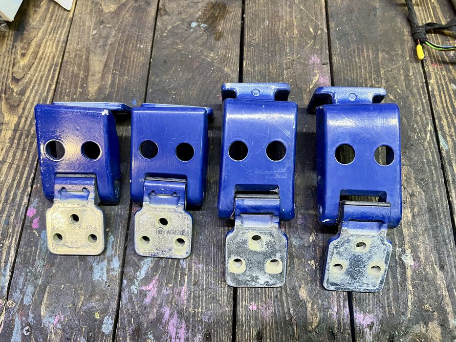 Завіс петли Mercedes Sprinter 906