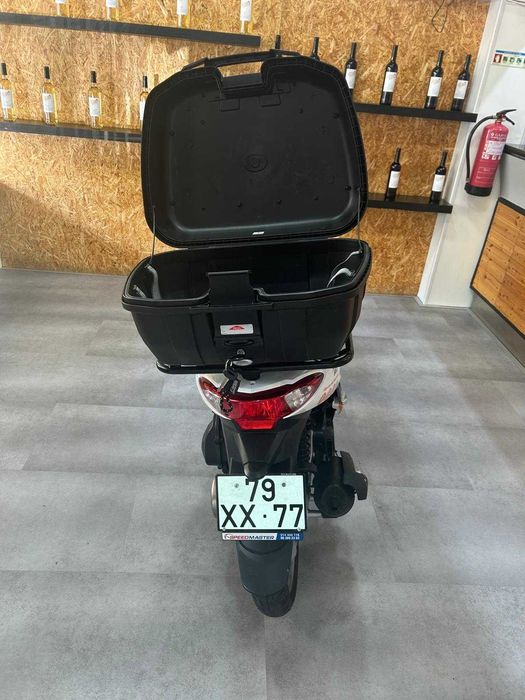 SYM Symphony Cargo 125 – Moto de Entregas Caixa + Capacete | Como Nova