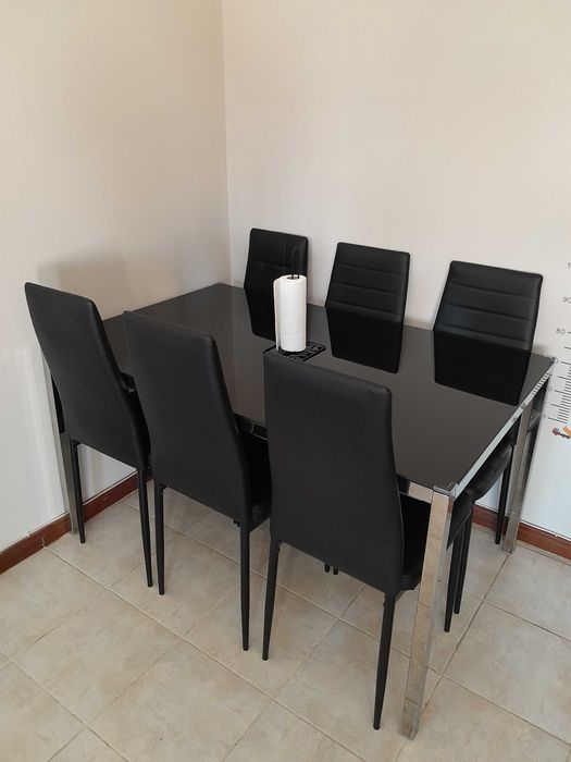 Mesa de vidro com 6 cadeira