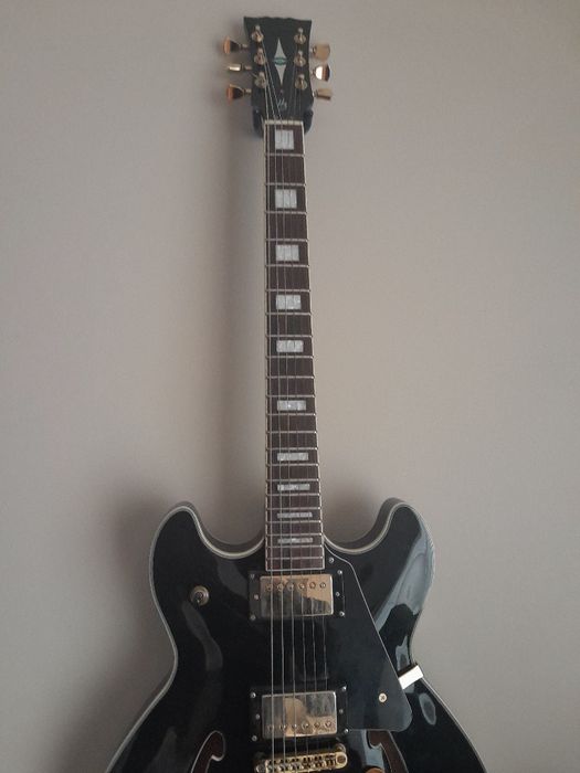 Semiholow harley benton