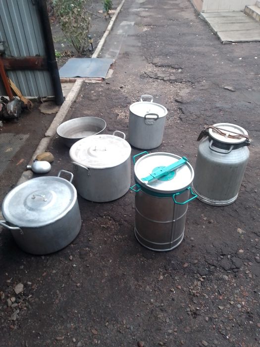 Продам кастрюли битони.