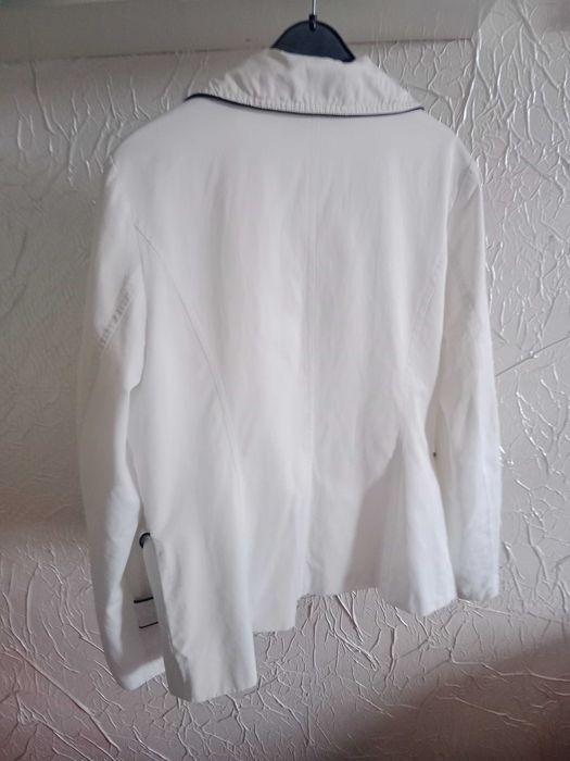Biała damska marynarka