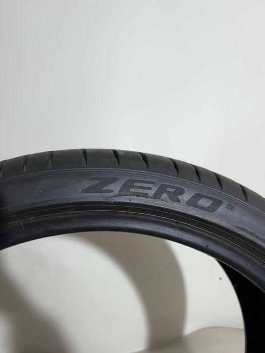 Opona Pirelli P-Zero 245 35 r20  2022