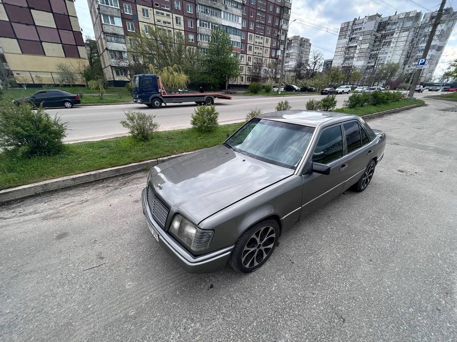 Mercedes-Benz W124 300e