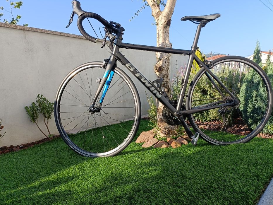 Bicicleta de estrada triban 500