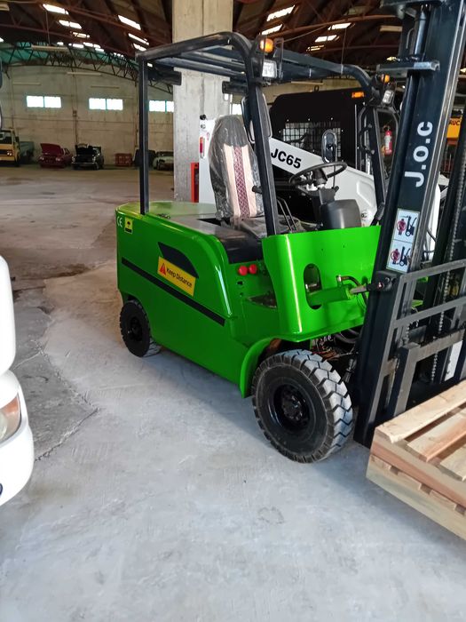 Impilhador iletrico de 2500 kg