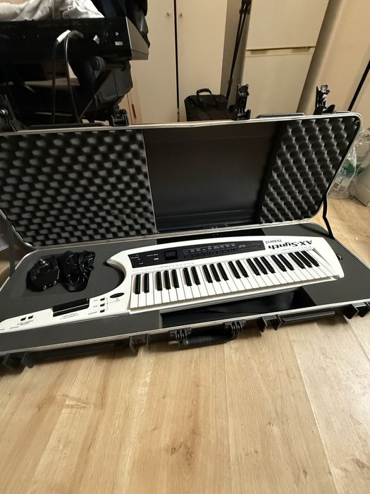Roland AX-Synth + Hard Case Profissional