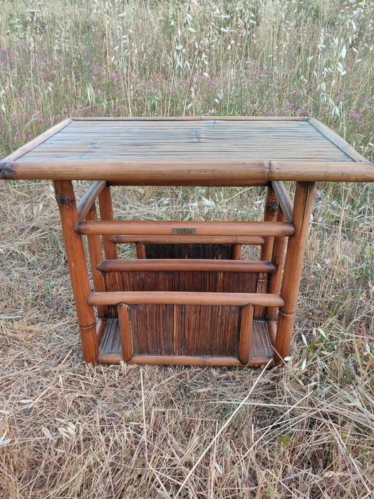 Mesa auxiliar em bambu com porta-revistas – Inthai