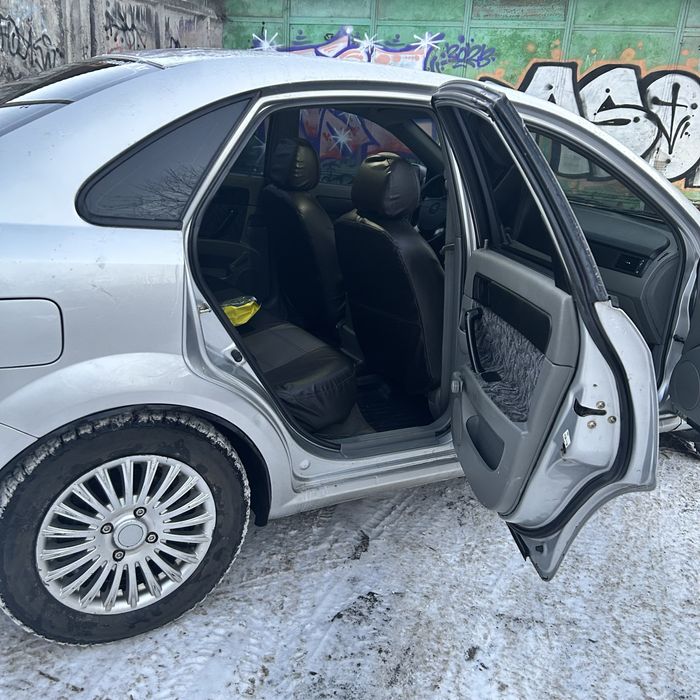 Продам шевроле Лачеті