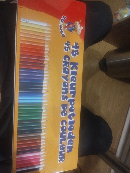 Олівці кольорові 45 шт. Карандашы