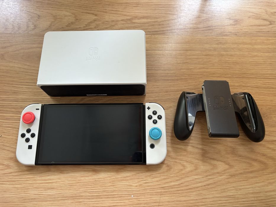 Nintendo Switch OLED + Extras