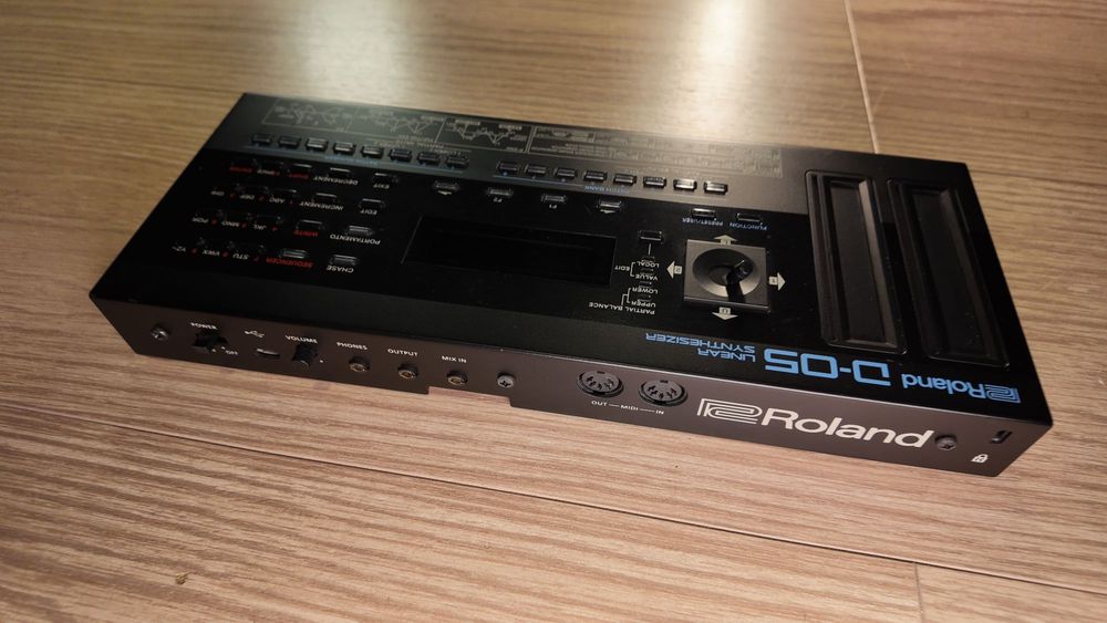 Roland D-05 Boutique Series Linear Synthesizer Sound Module - Black