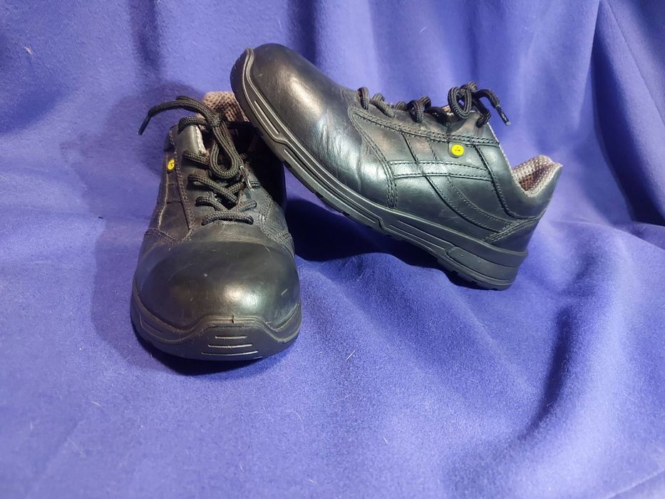 Для школярів, кожані кросівки