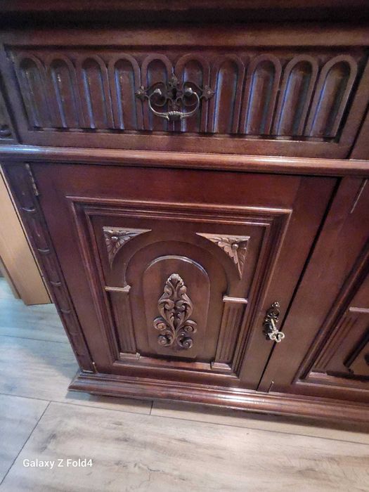 Móvel para sala em madeira /Aparador.