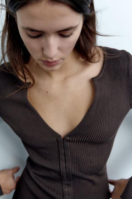 Сукня Zara утягуюча, коричнева, на застібках