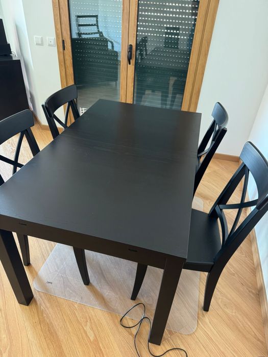 Mesa de jantar extensivel com 4 cadeiras