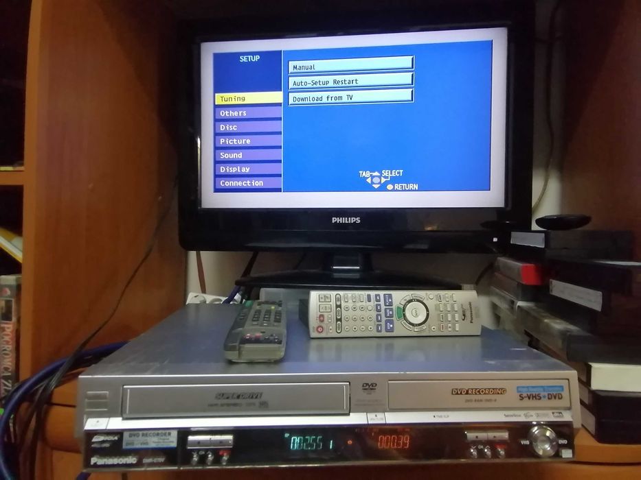 Magnetowid/Nagrywarka VHS/DVD-RW Panasonic DMR-E75V pilot