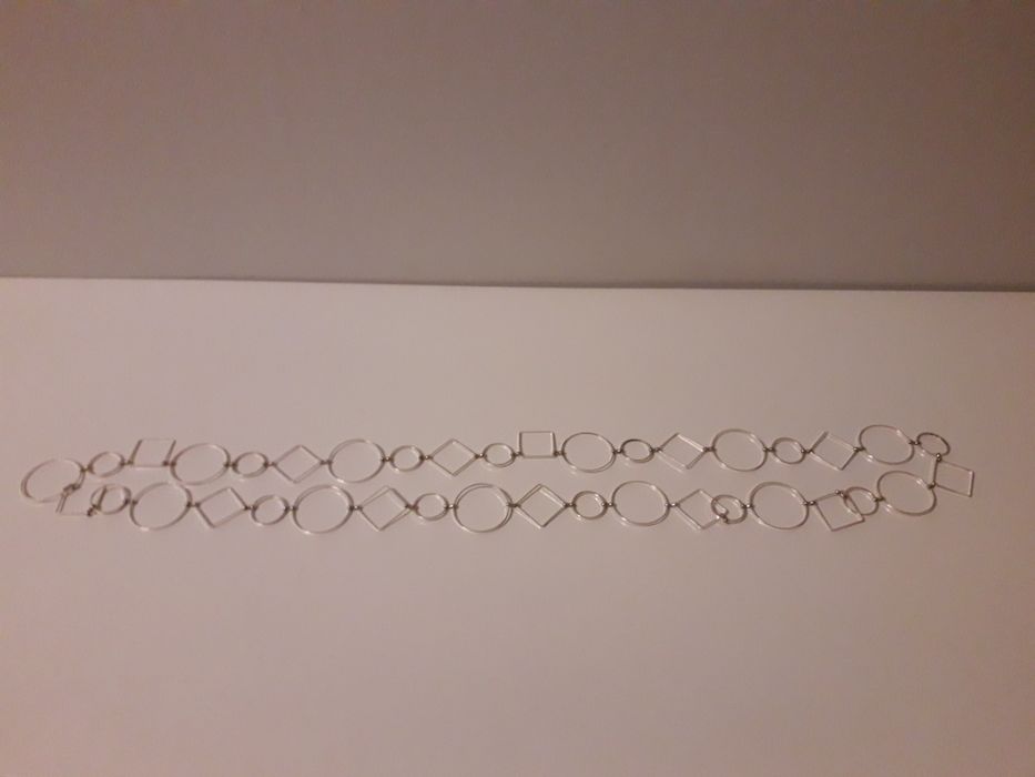 Colar bolas e quadrados